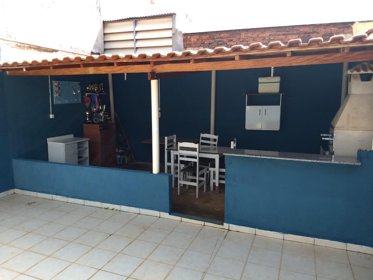 Casa à venda com 2 quartos, 200m² - Foto 4