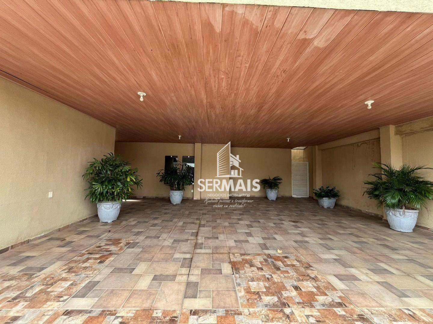 Casa para alugar com 4 quartos, 250m² - Foto 1