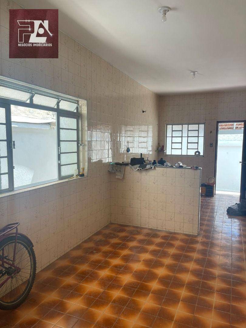 Casa à venda e aluguel com 5 quartos, 200m² - Foto 7