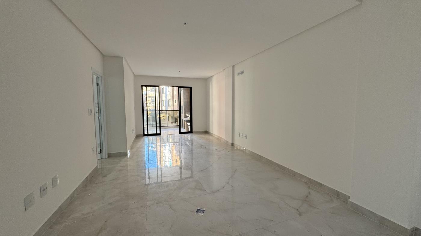 Apartamento para alugar com 4 quartos, 173m² - Foto 2