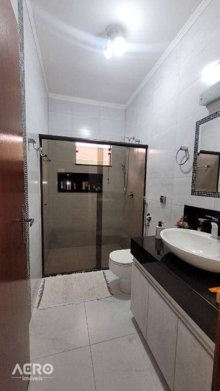 Casa à venda com 4 quartos, 211m² - Foto 32