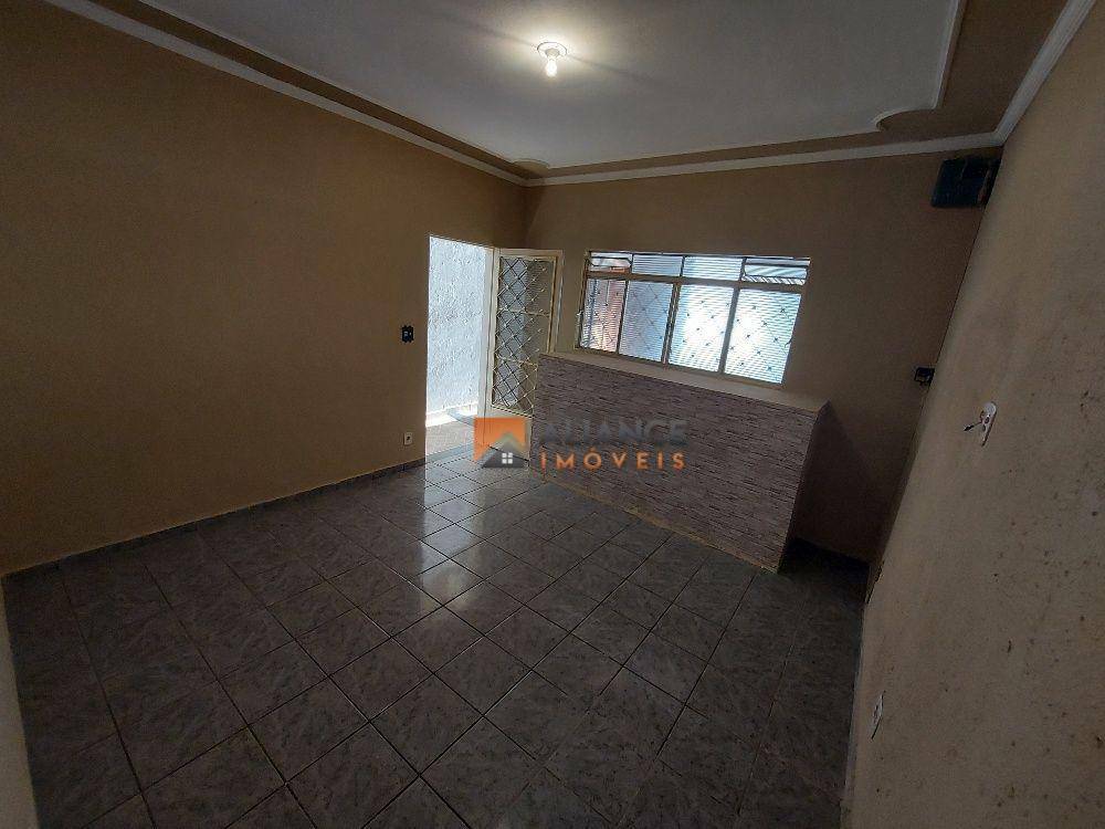 Casa à venda com 2 quartos, 98m² - Foto 4