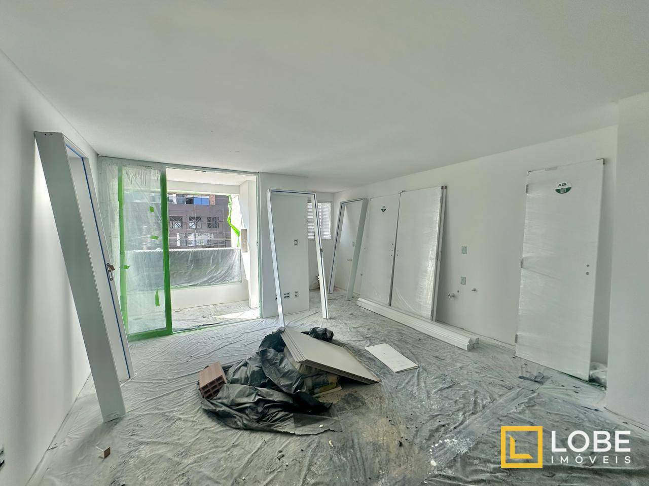 Apartamento à venda com 2 quartos, 75m² - Foto 4