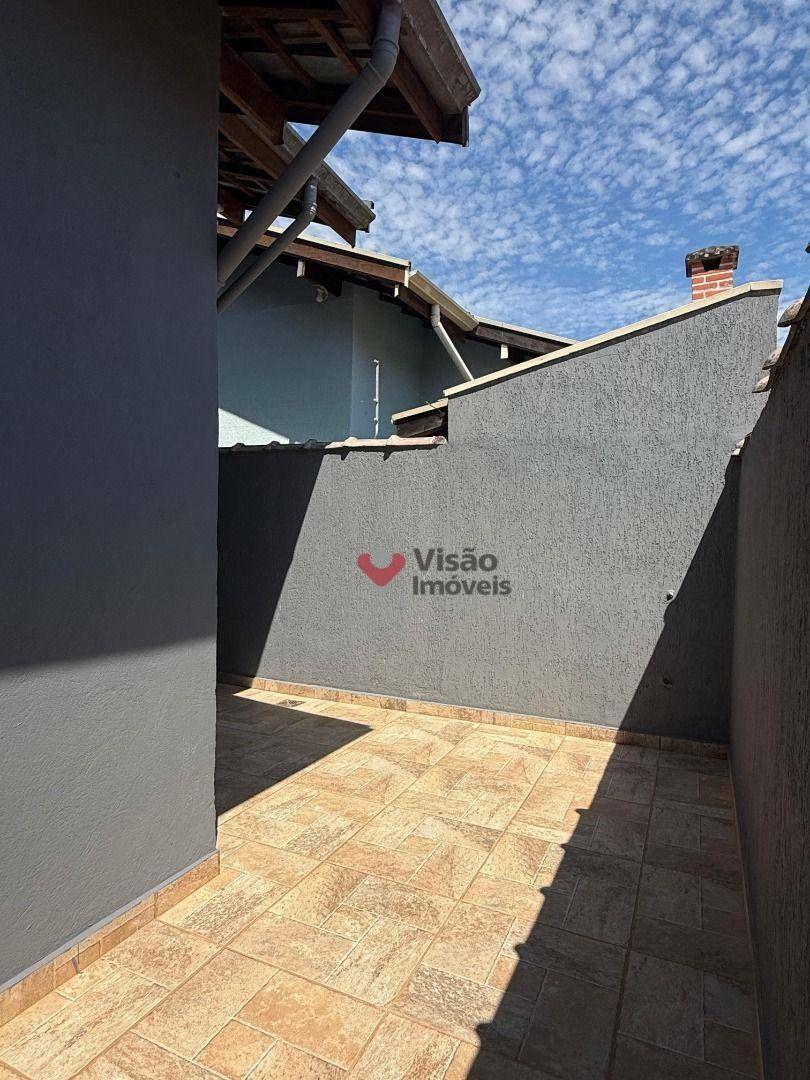 Casa à venda com 2 quartos, 70m² - Foto 4