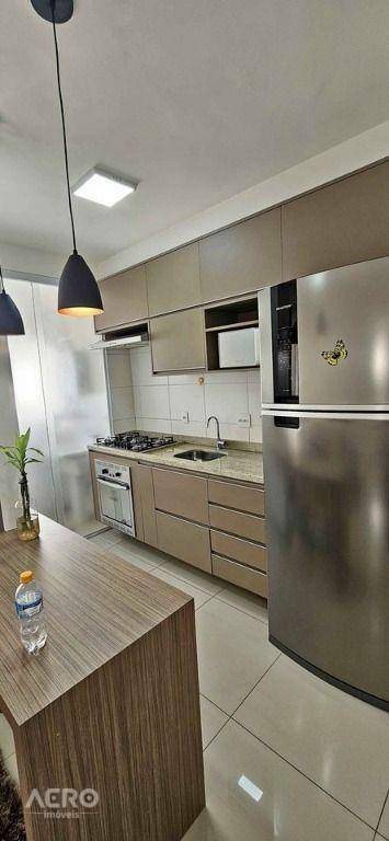 Apartamento à venda com 2 quartos, 62m² - Foto 2