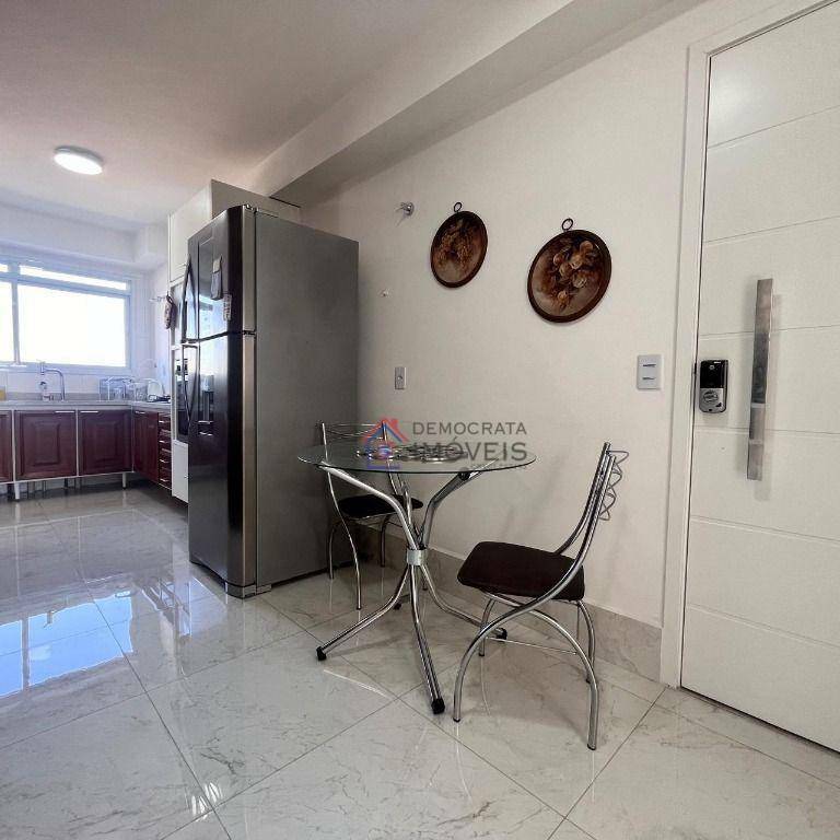 Apartamento à venda com 3 quartos, 180m² - Foto 14