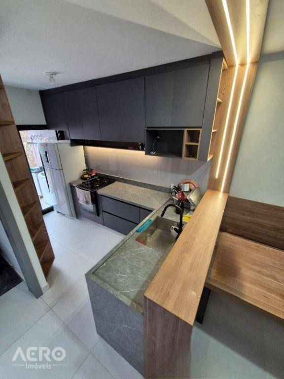 Casa à venda com 2 quartos, 51m² - Foto 1