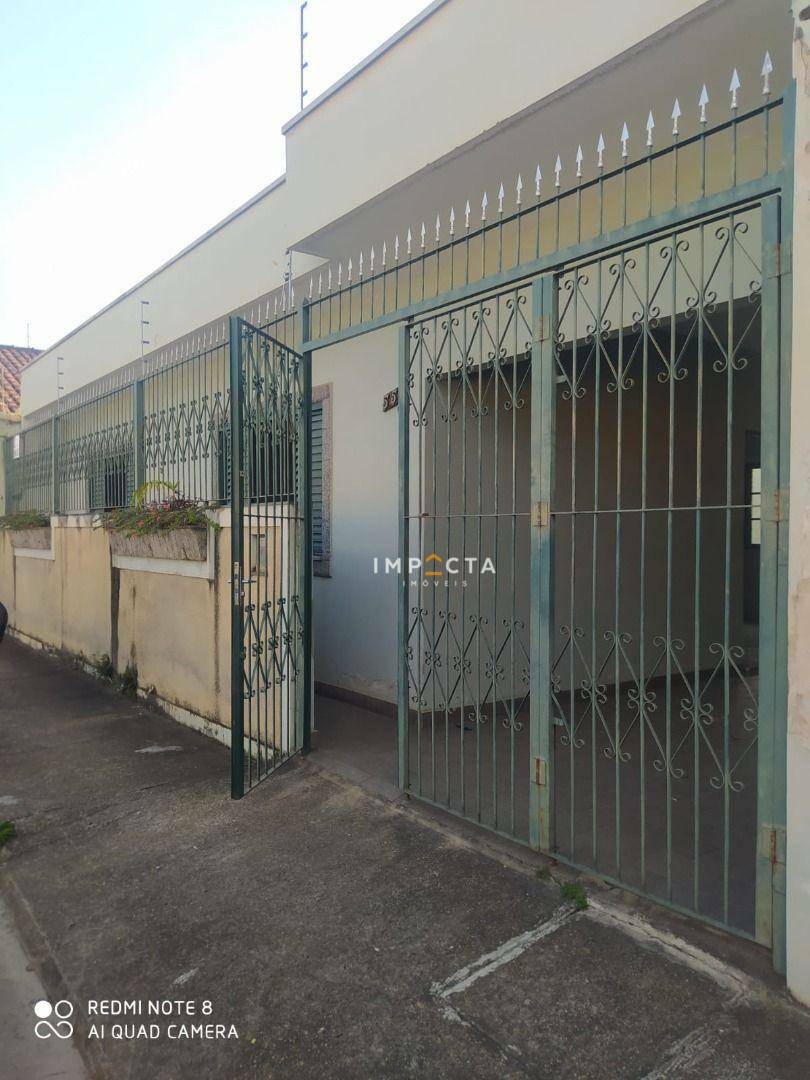 Casa à venda com 3 quartos, 102m² - Foto 1