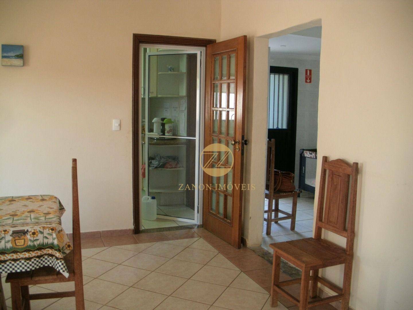 Casa à venda com 4 quartos, 450m² - Foto 2