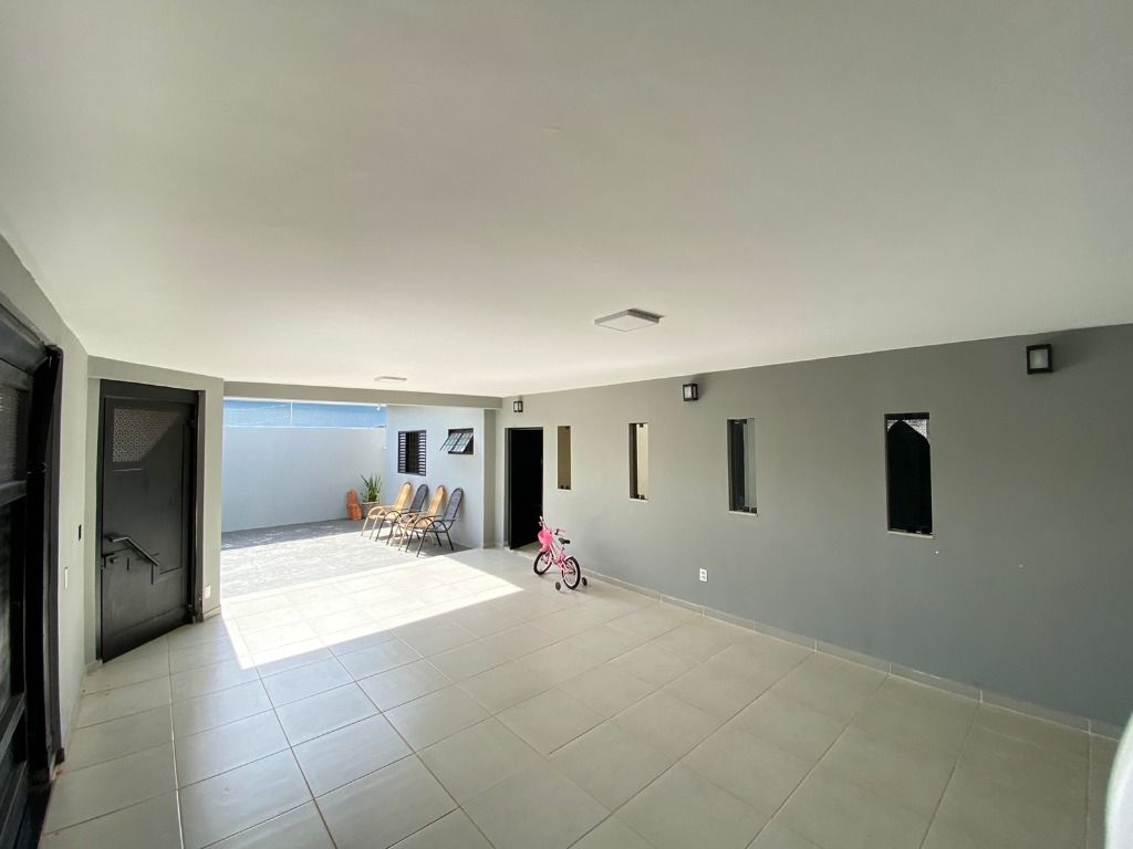 Casa à venda com 3 quartos, 250m² - Foto 4