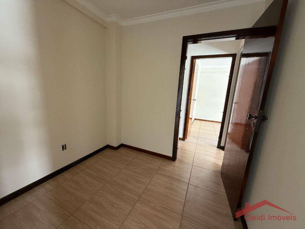 Apartamento para alugar com 3 quartos, 122m² - Foto 12