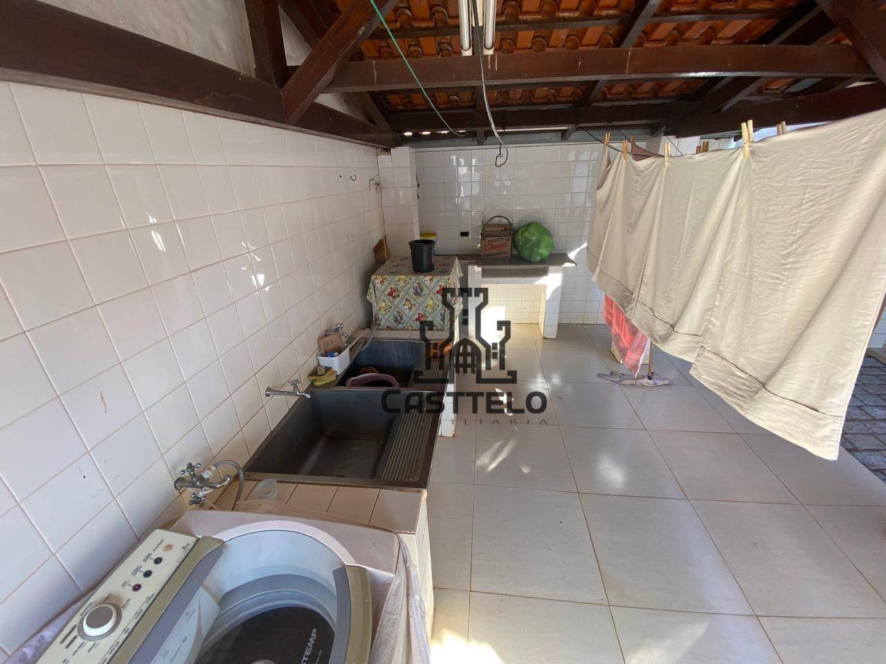 Casa à venda com 4 quartos, 600m² - Foto 13