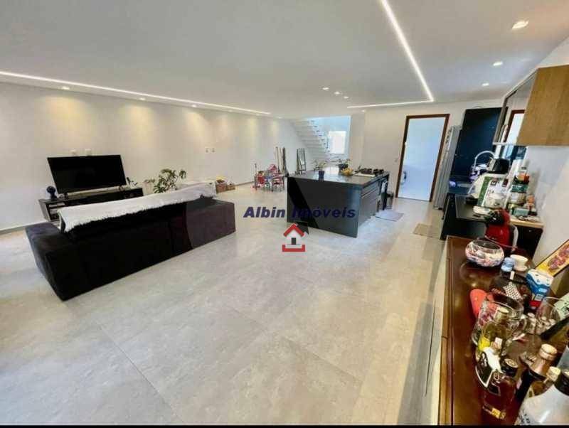 Casa à venda com 4 quartos, 300m² - Foto 12