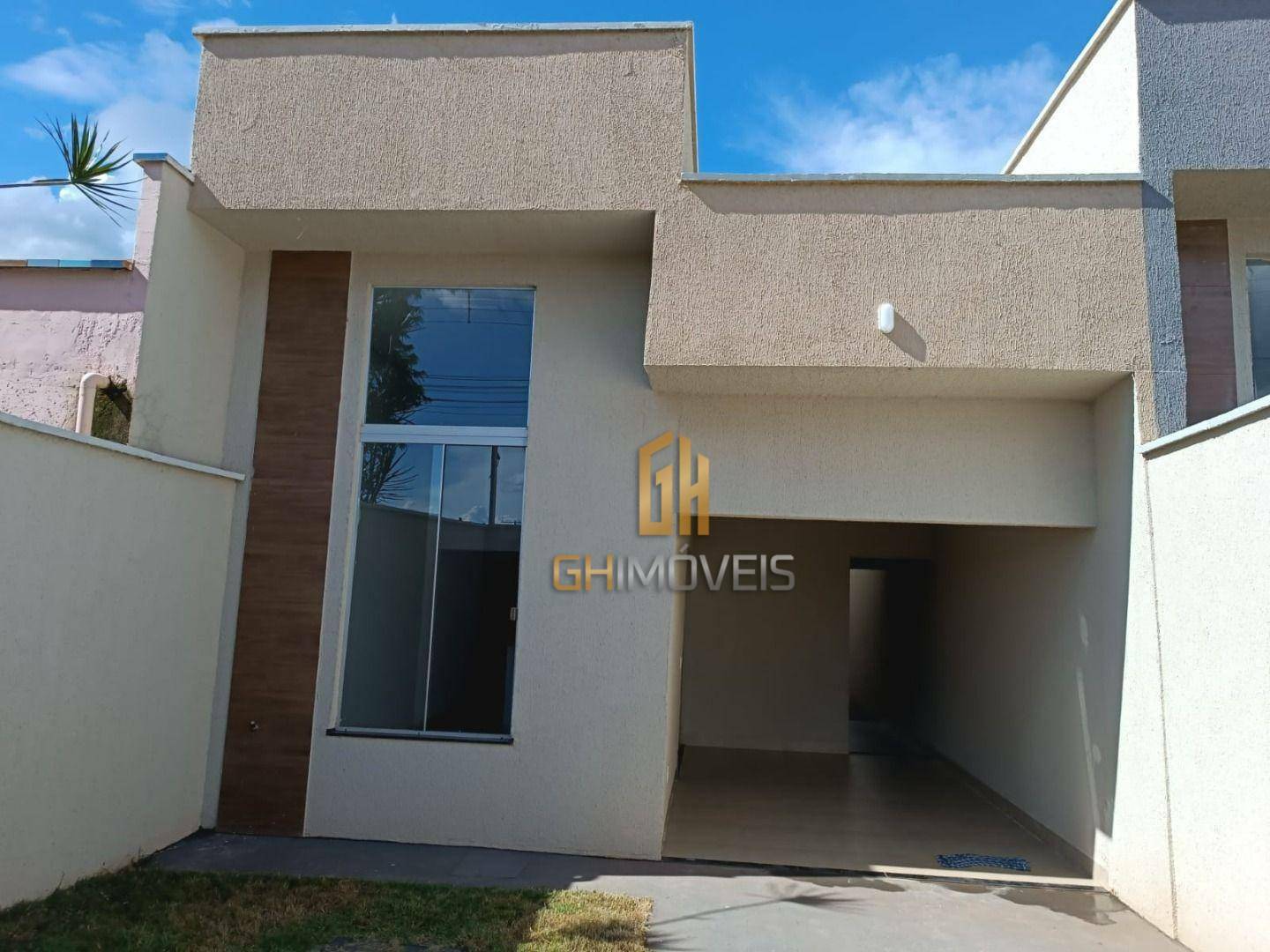 Casa à venda com 3 quartos, 90m² - Foto 1