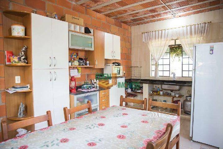 Chácara à venda com 3 quartos, 216m² - Foto 18