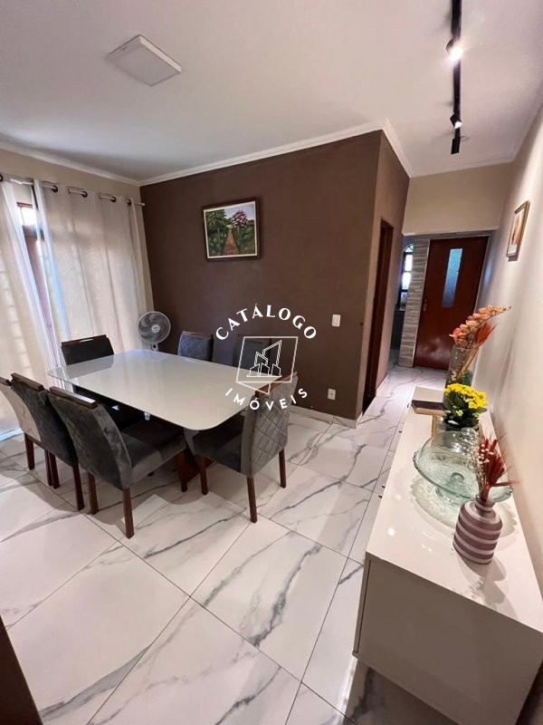 Casa à venda com 3 quartos, 130m² - Foto 1