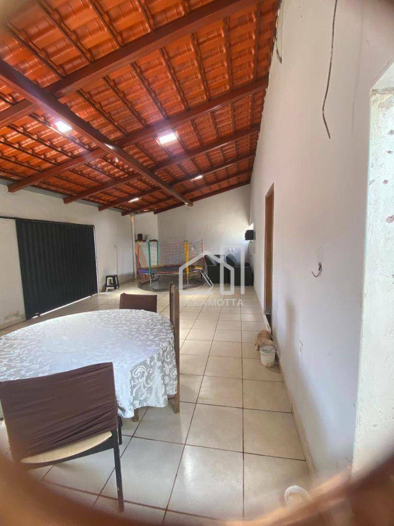 Casa à venda com 3 quartos, 150m² - Foto 1