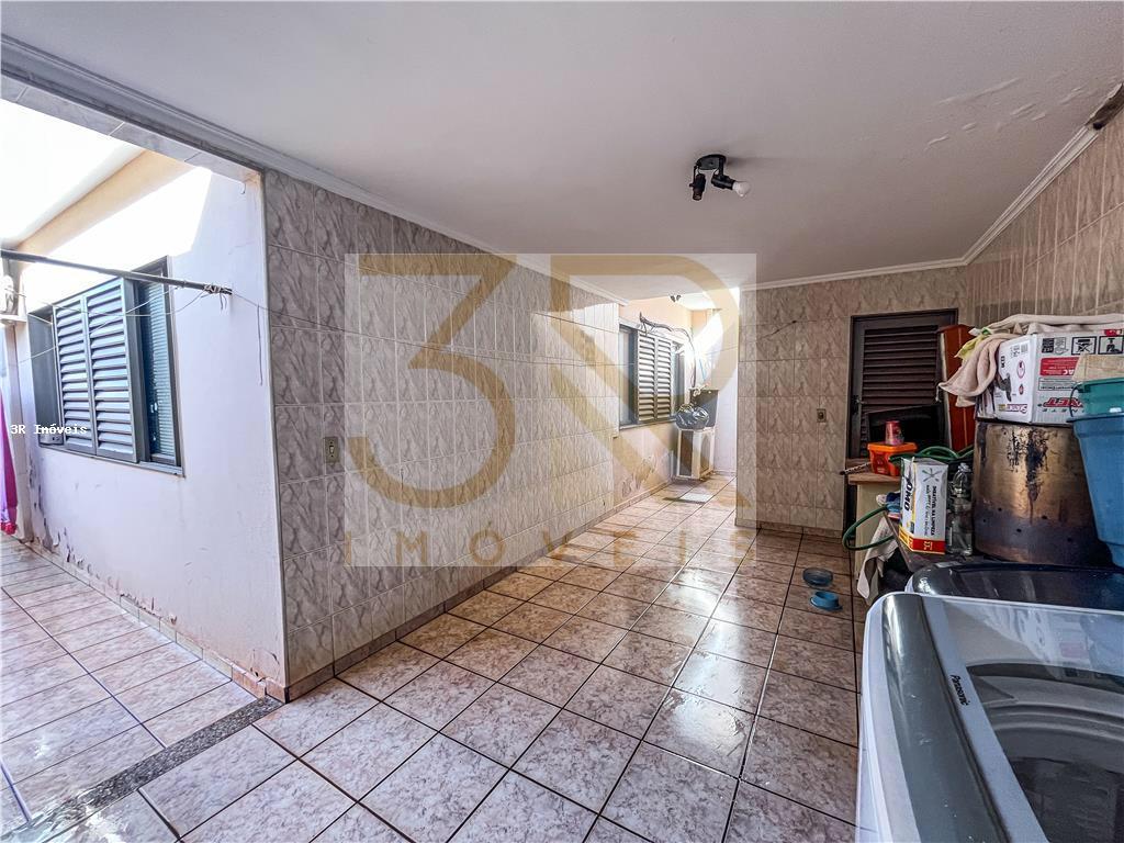 Casa à venda com 2 quartos, 180m² - Foto 15