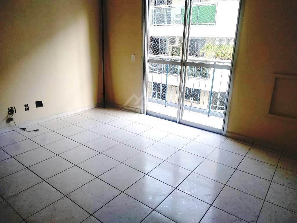 Apartamento à venda com 2 quartos, 75m² - Foto 3