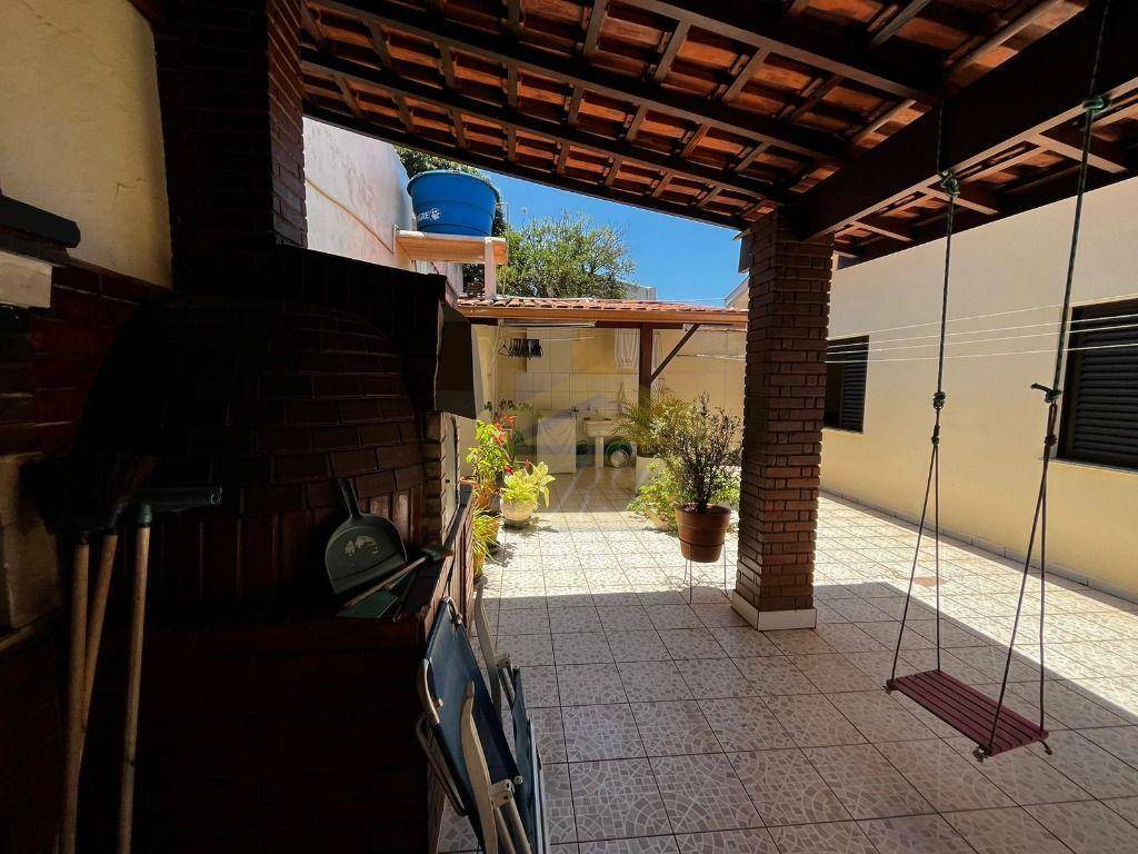 Casa à venda com 3 quartos, 219m² - Foto 35