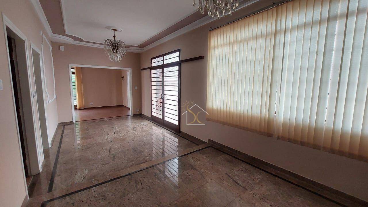 Casa para alugar com 3 quartos, 180m² - Foto 2