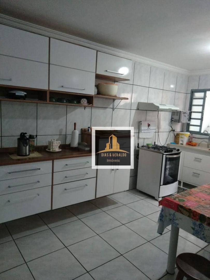 Sobrado à venda com 3 quartos, 200m² - Foto 11