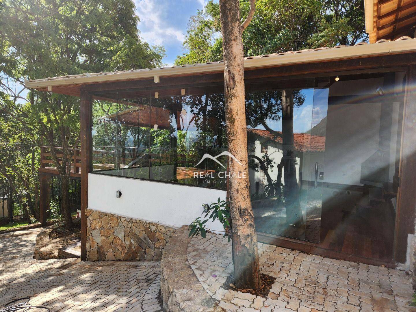 Casa de Condomínio à venda com 4 quartos, 300m² - Foto 1