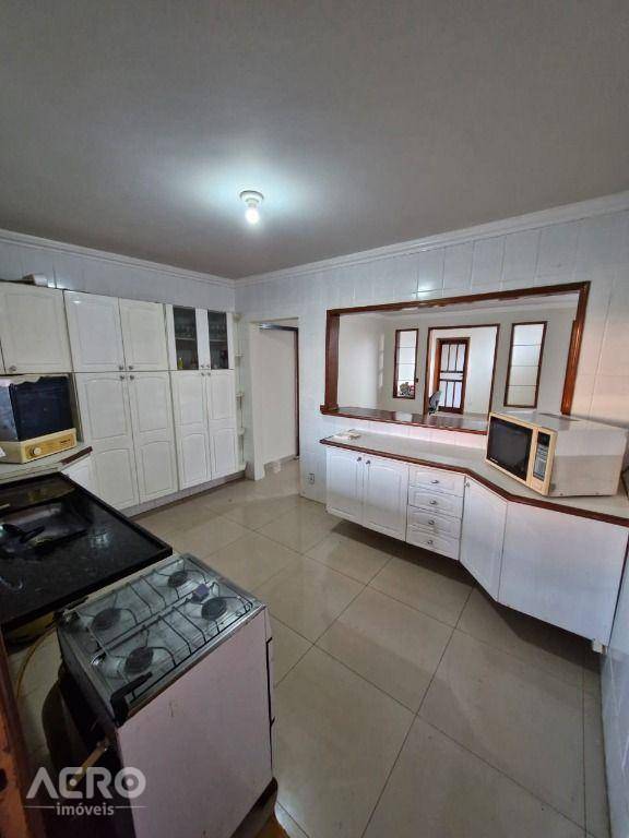 Casa à venda com 3 quartos, 177m² - Foto 4