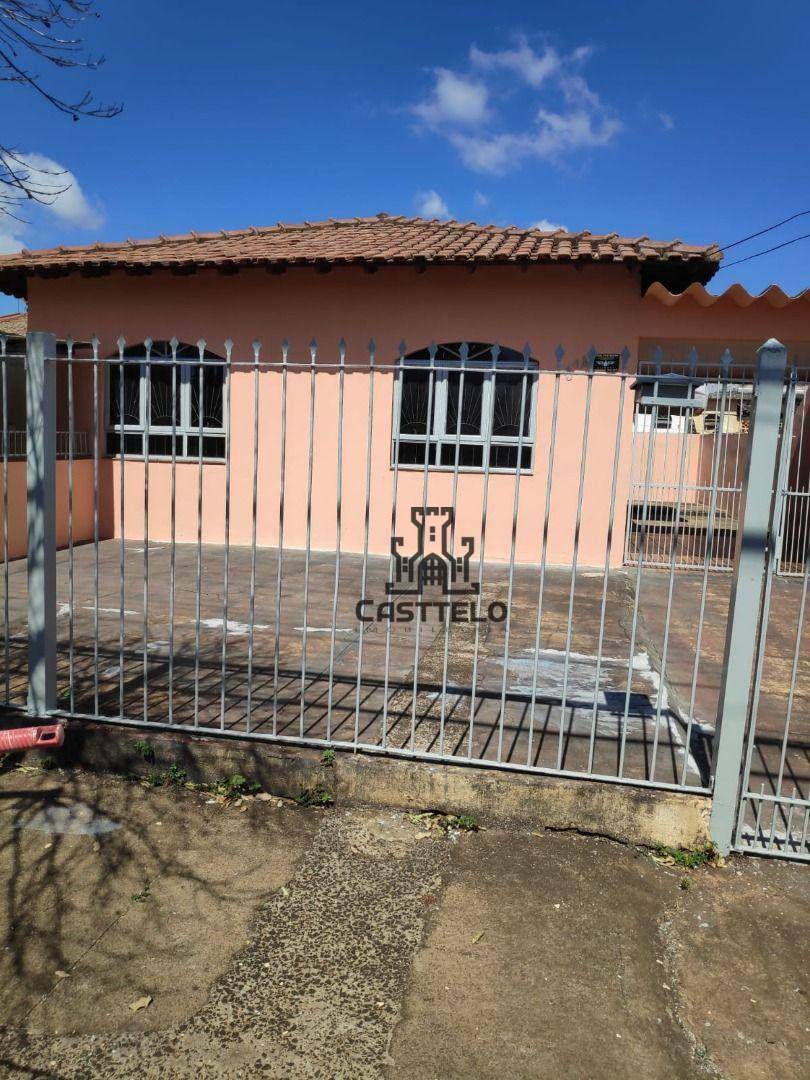 Casa à venda com 3 quartos, 158m² - Foto 2