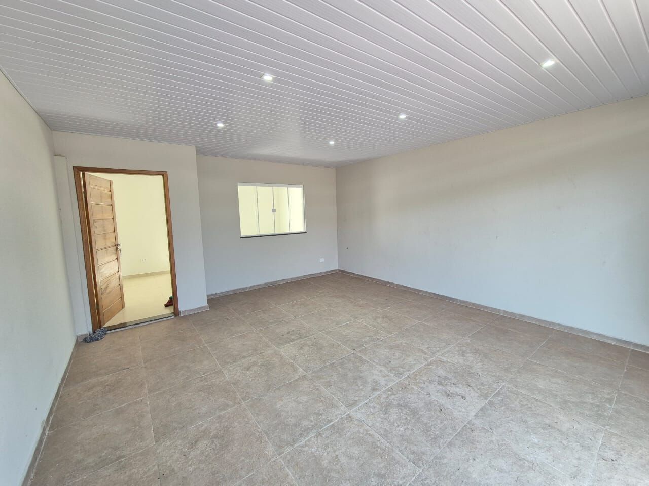 Casa à venda com 3 quartos, 112m² - Foto 1