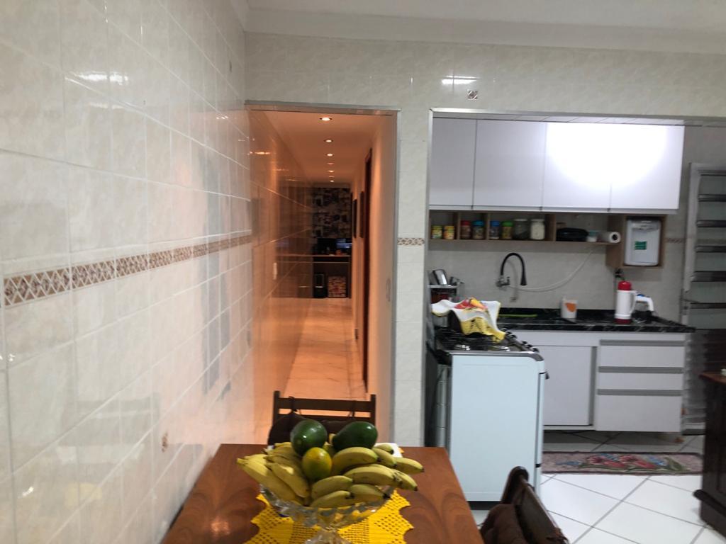 Casa à venda com 4 quartos, 96m² - Foto 1