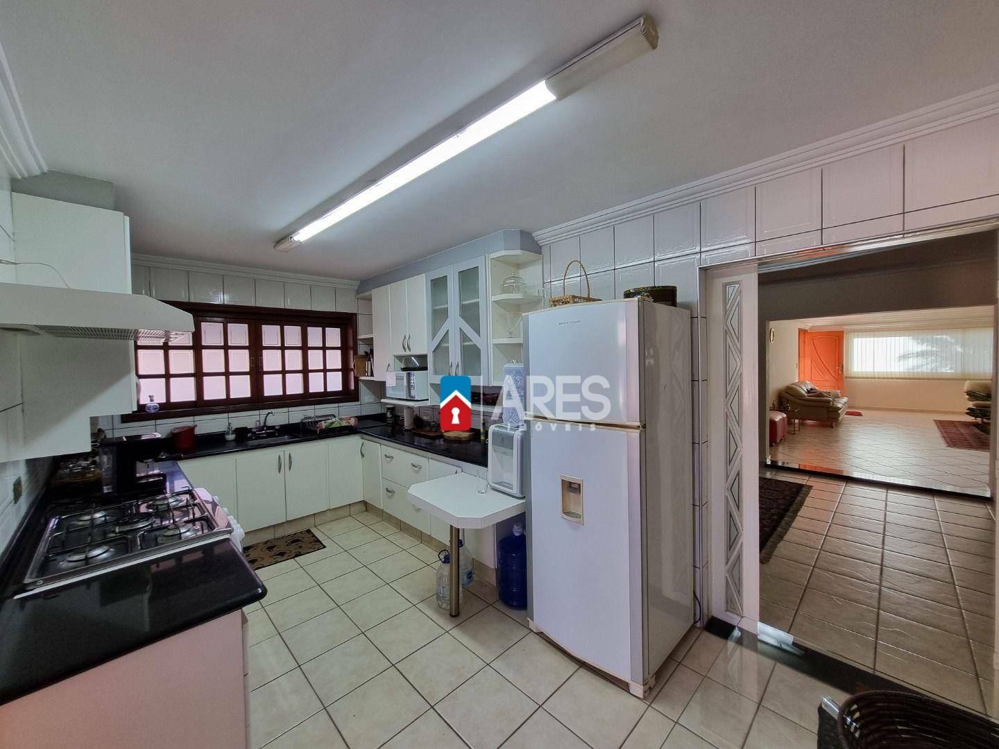Casa à venda com 4 quartos, 364m² - Foto 14