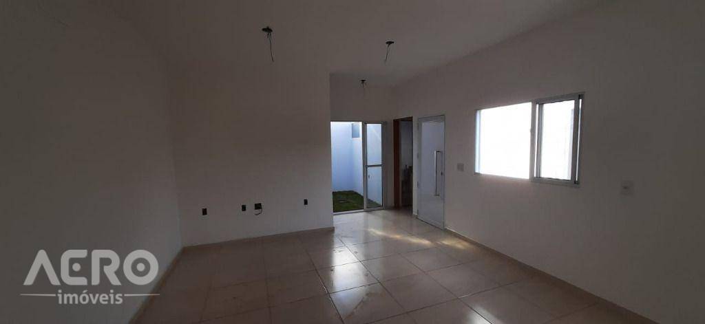 Casa à venda com 3 quartos, 78m² - Foto 1