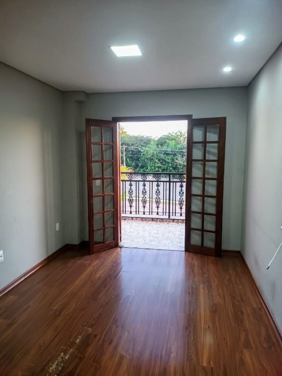 Casa de Condomínio para alugar com 3 quartos, 120m² - Foto 2