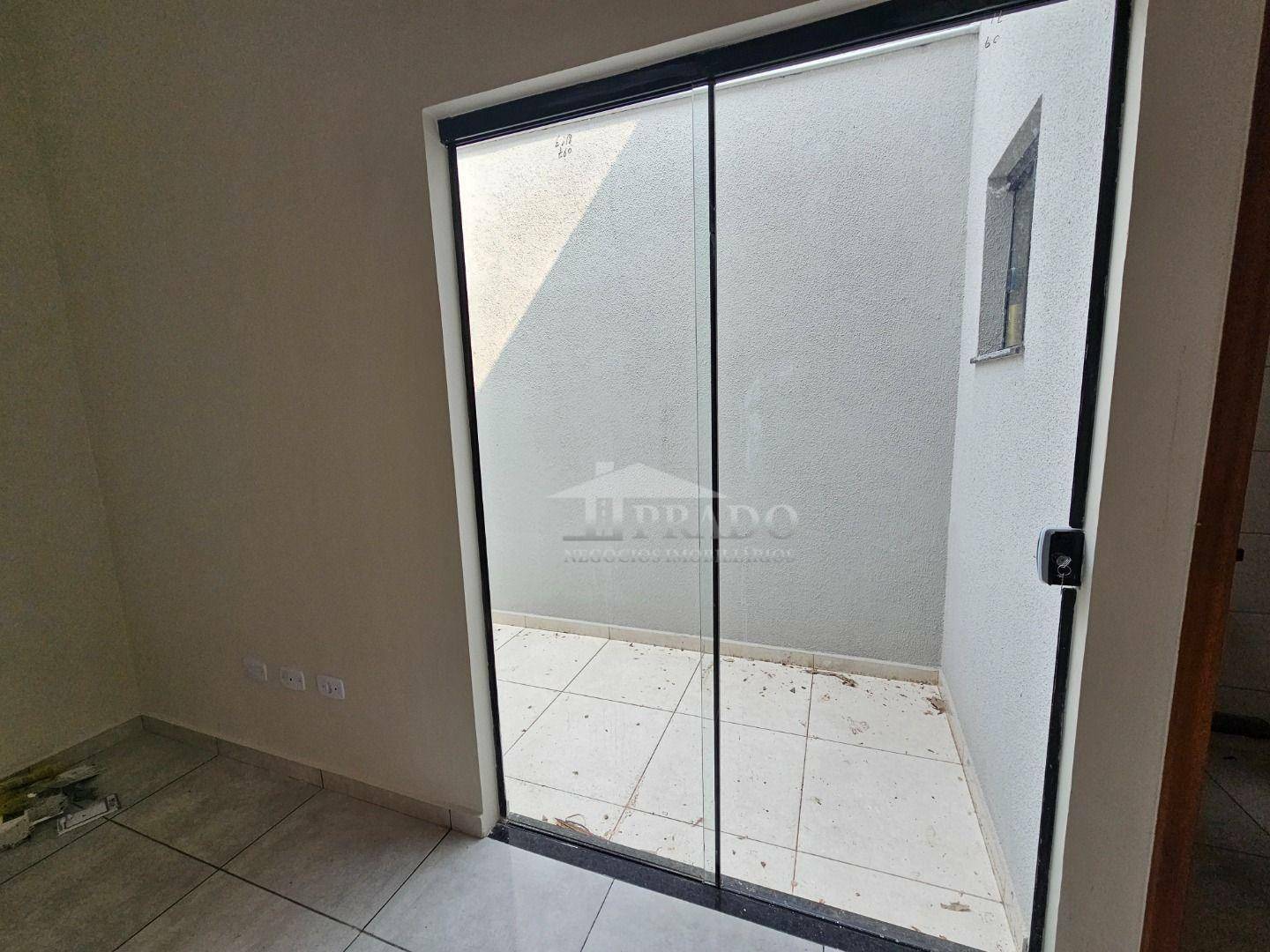 Casa à venda com 2 quartos, 62m² - Foto 8