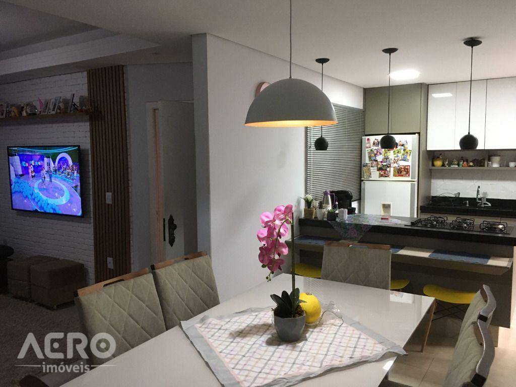 Casa à venda com 2 quartos, 126m² - Foto 1