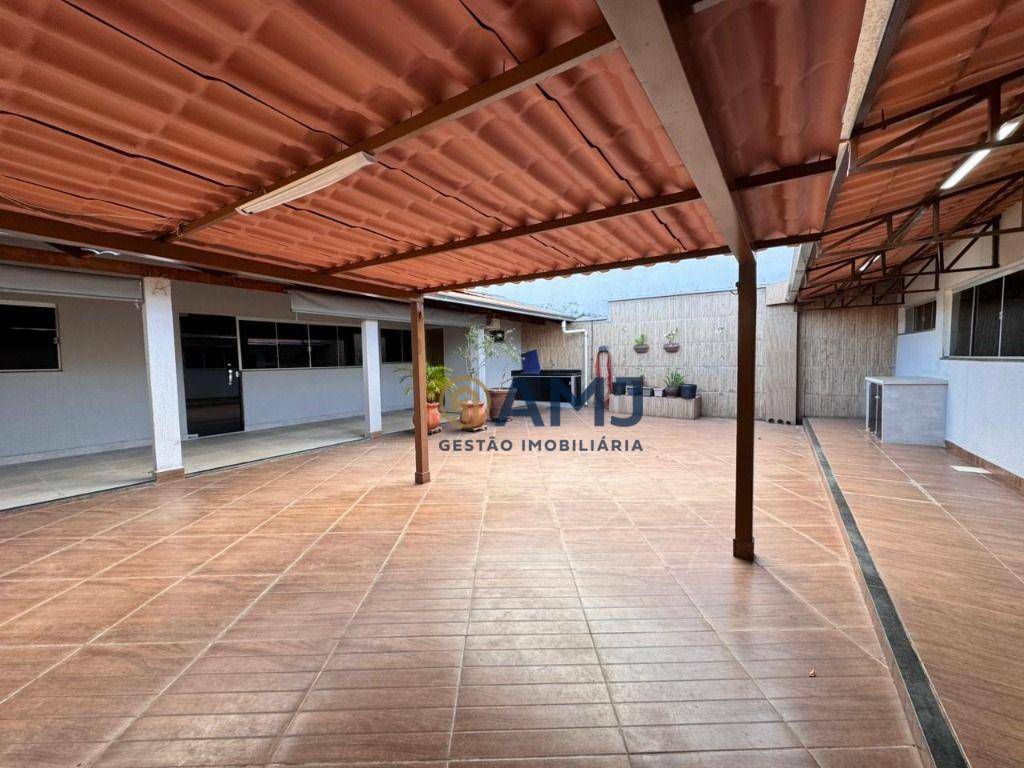 Casa para alugar com 3 quartos, 301m² - Foto 22