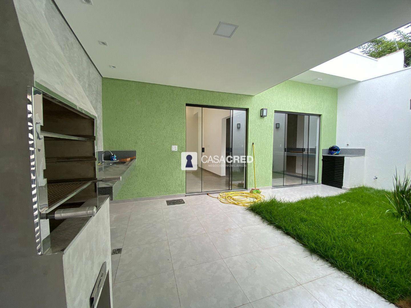 Casa à venda com 2 quartos, 120m² - Foto 1