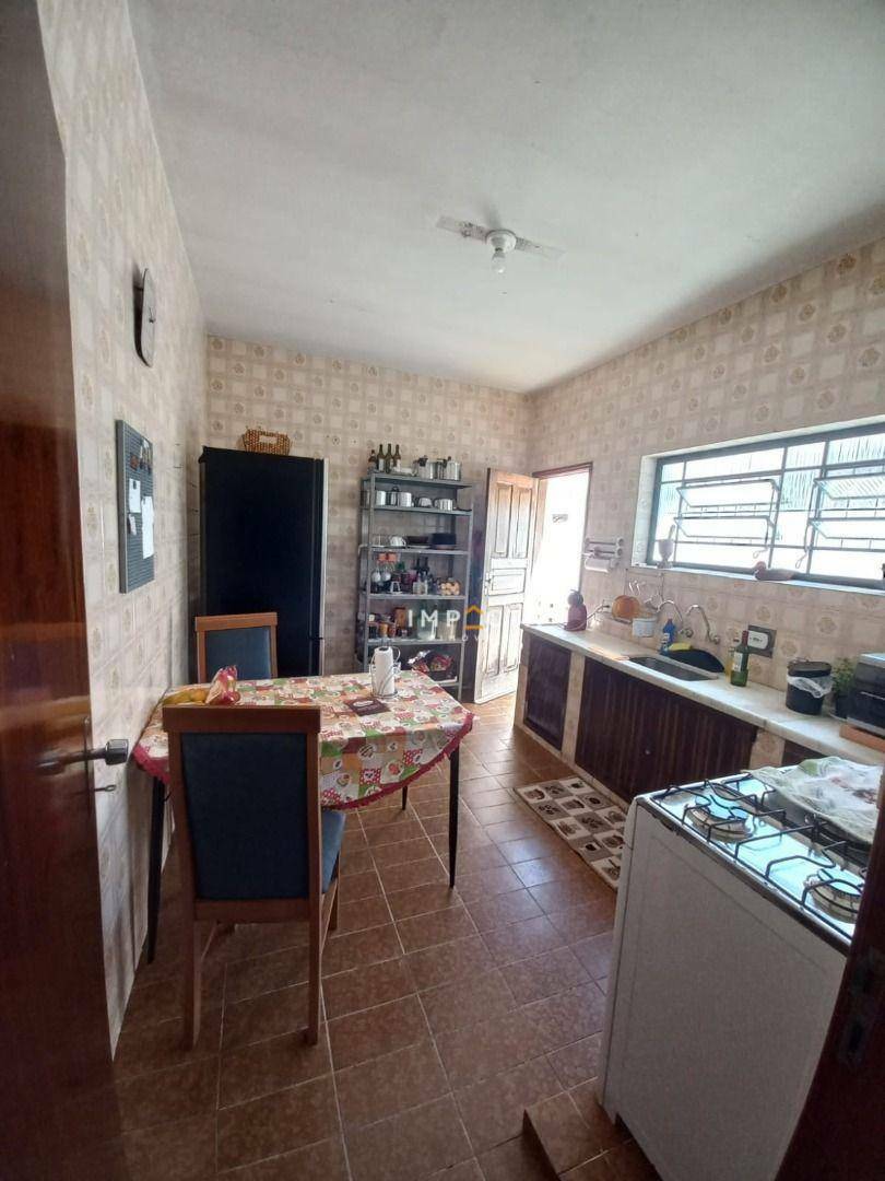 Casa à venda com 3 quartos, 267m² - Foto 4