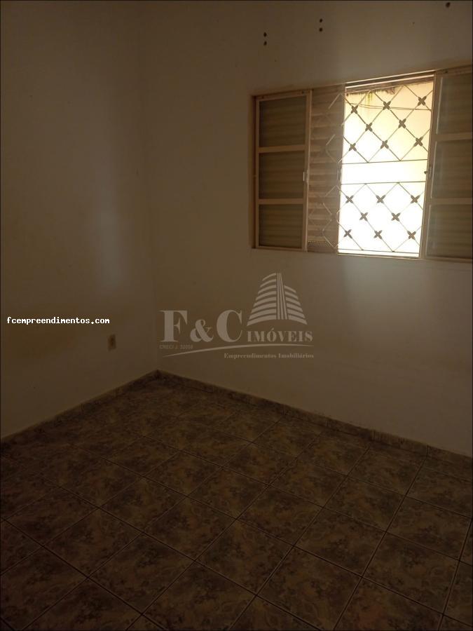 Casa à venda com 2 quartos, 200m² - Foto 3