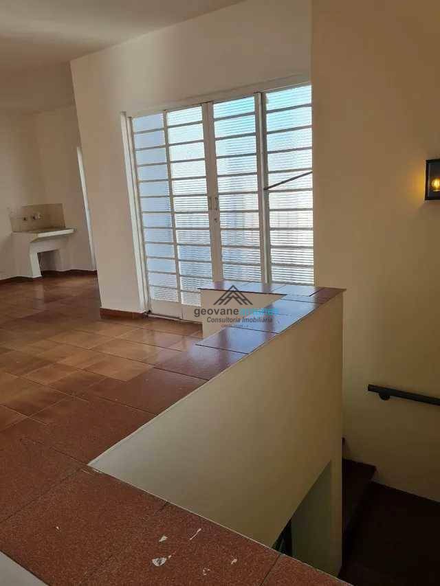 Casa à venda com 5 quartos, 200m² - Foto 2