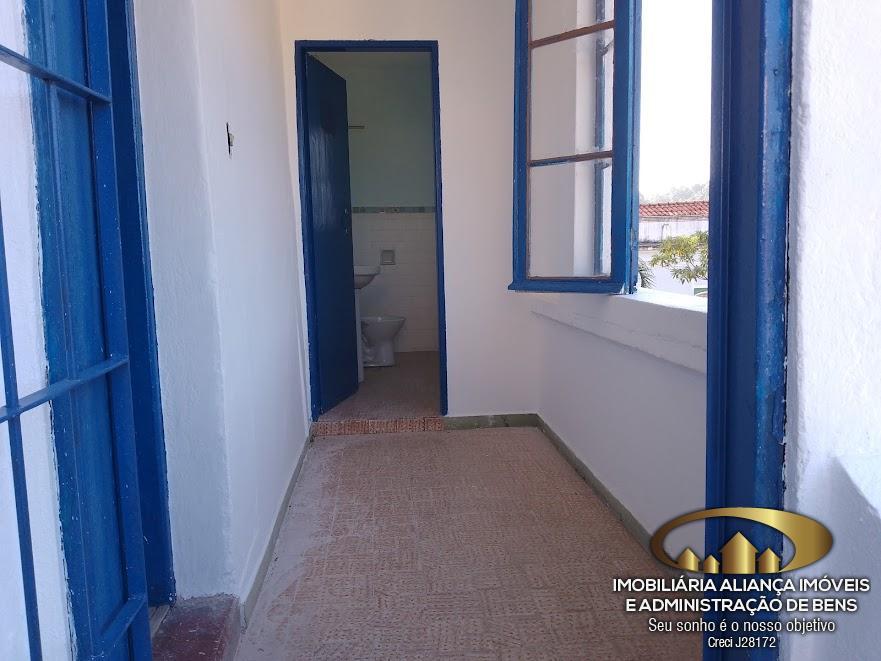 Casa para alugar com 4 quartos, 250m² - Foto 11