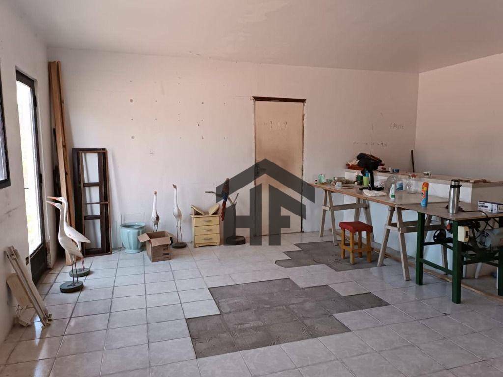 Casa à venda com 4 quartos, 250m² - Foto 11