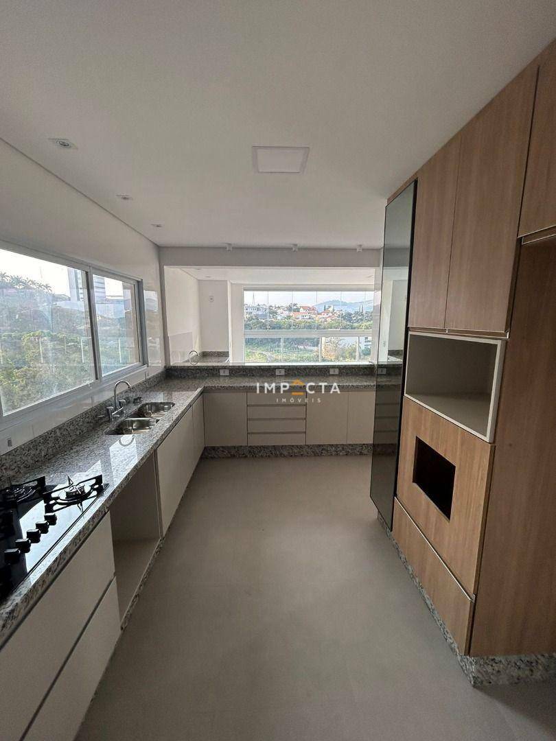 Apartamento à venda com 3 quartos, 125m² - Foto 1