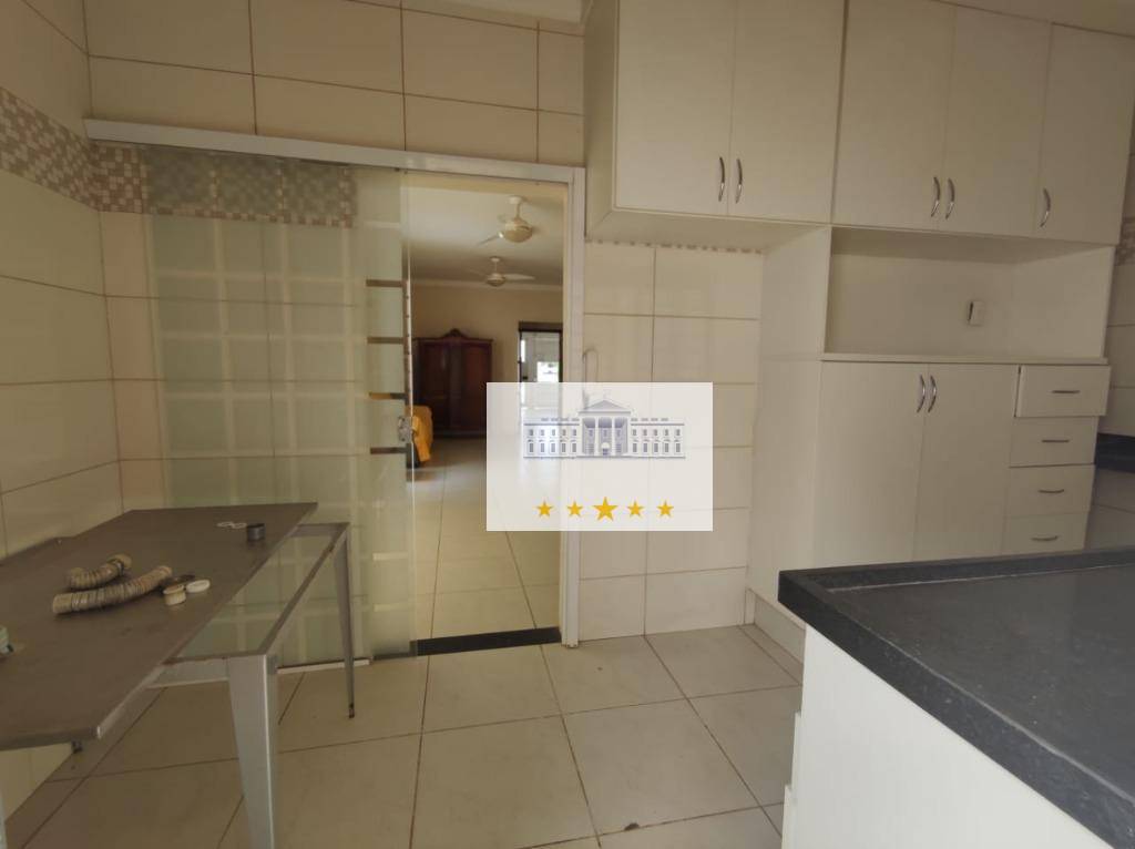 Casa à venda com 3 quartos, 230m² - Foto 3