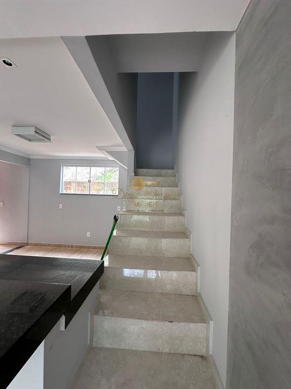 Casa à venda com 2 quartos, 120m² - Foto 2