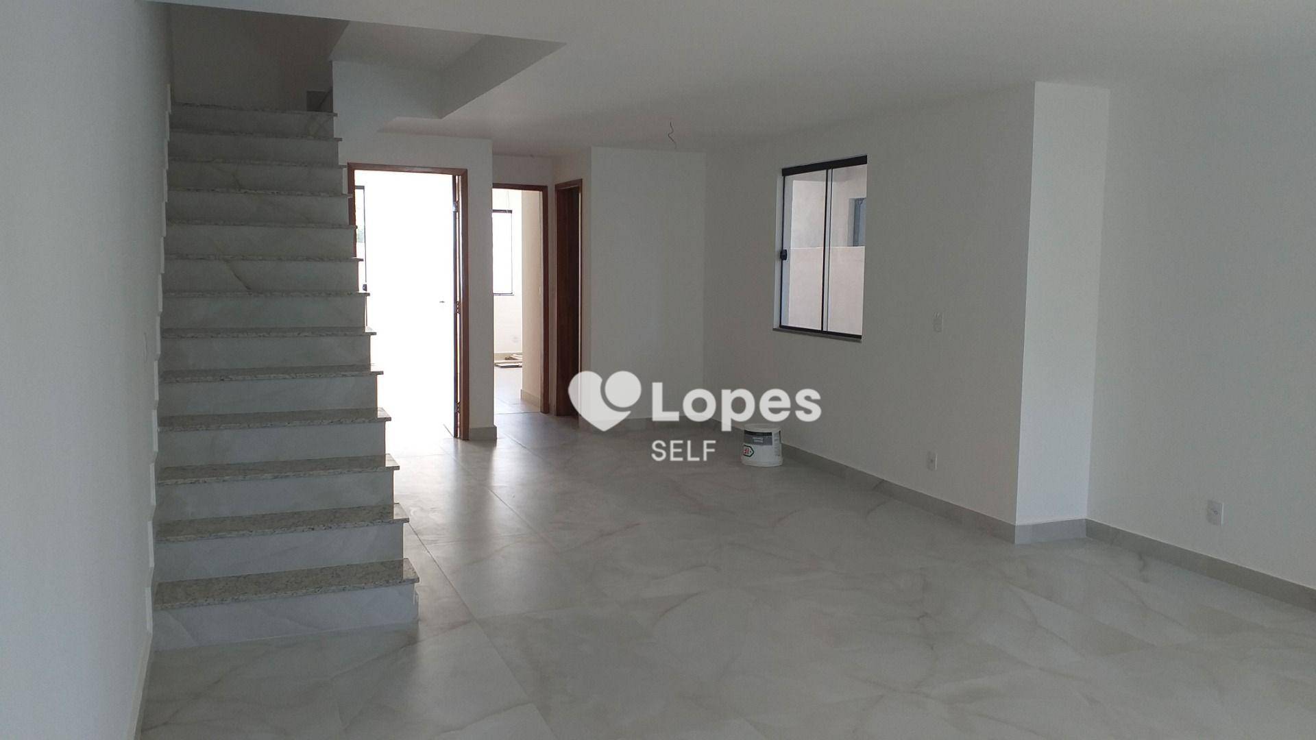 Casa à venda com 4 quartos, 150m² - Foto 2