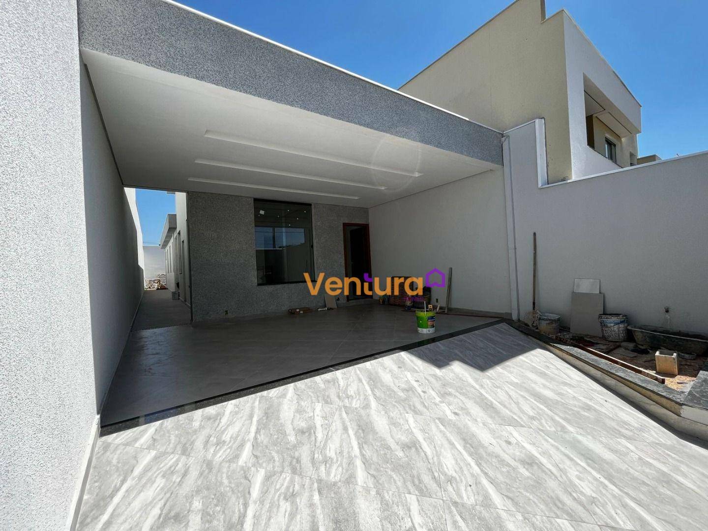 Casa à venda com 3 quartos, 180M2 - Foto 1