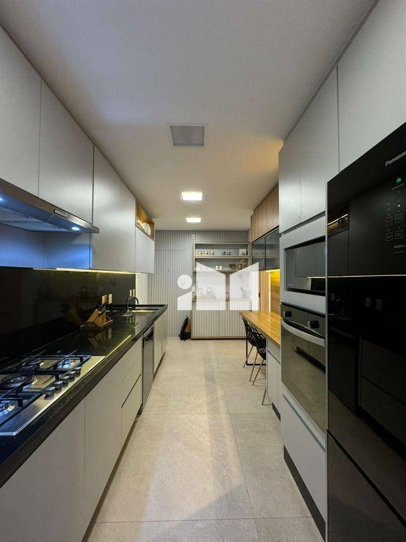 Apartamento à venda com 3 quartos, 202m² - Foto 32