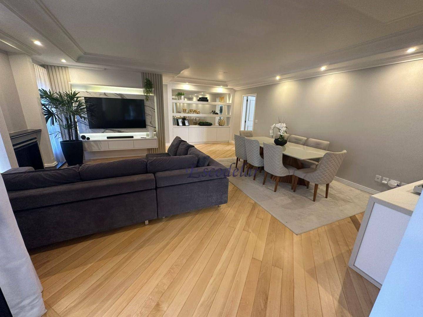 Apartamento à venda com 3 quartos, 156m² - Foto 1